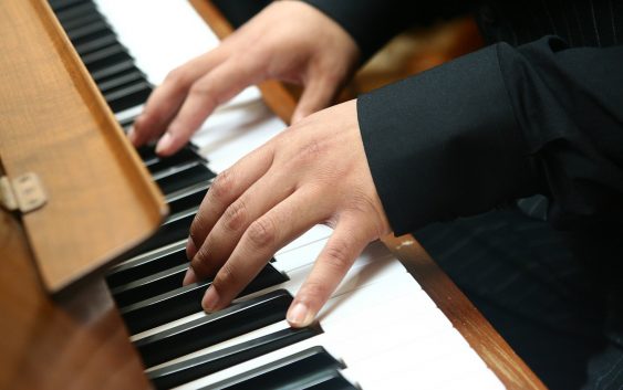 Музыкальные школы станут услугами по производству диджеев